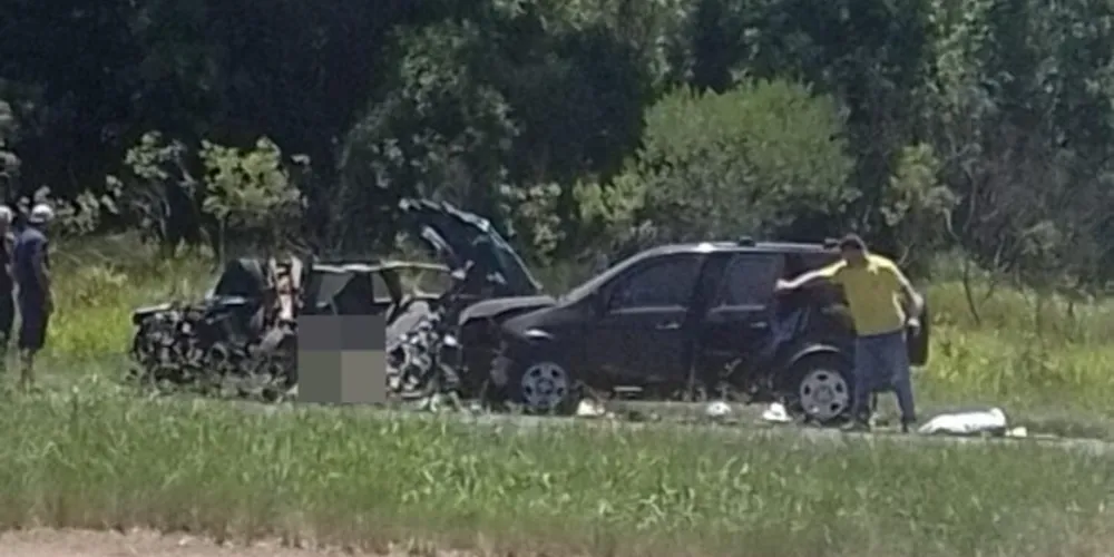 Dois carros e um caminhão colidiram na PR-151