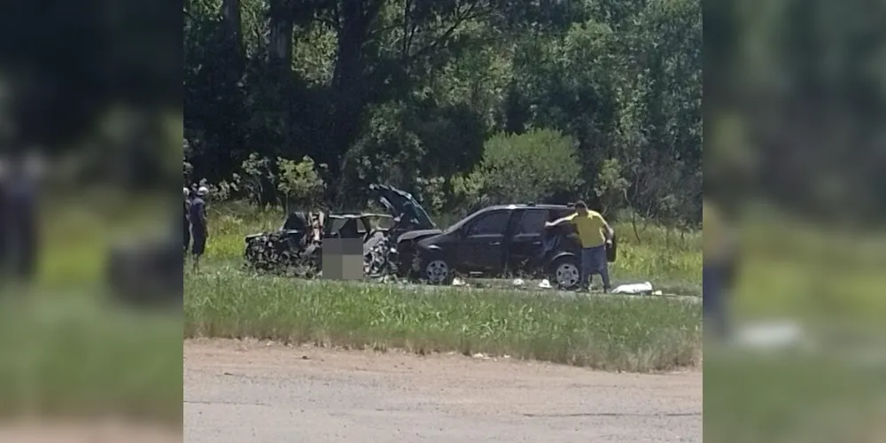 Dois carros e um caminhão colidiram na PR-151