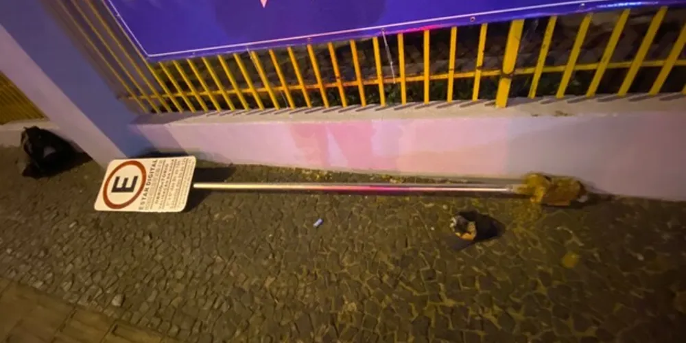 Equipes conseguiram “resgatar” a placa que estava sendo levada.