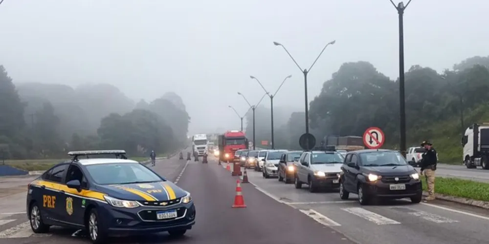 PRF está fazendo a orientação dos motoristas