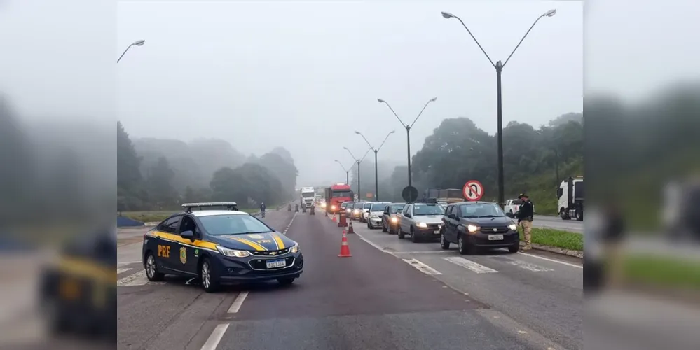 PRF está fazendo a orientação dos motoristas