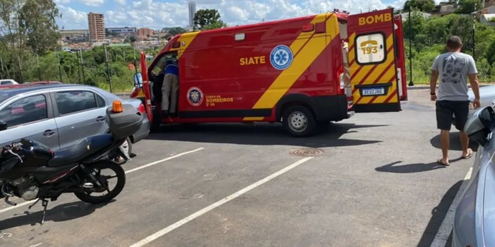 A equipe de resgate chegou no local e, após algumas manobras, conseguiram desengasgar a criança que recobriu a consciência.