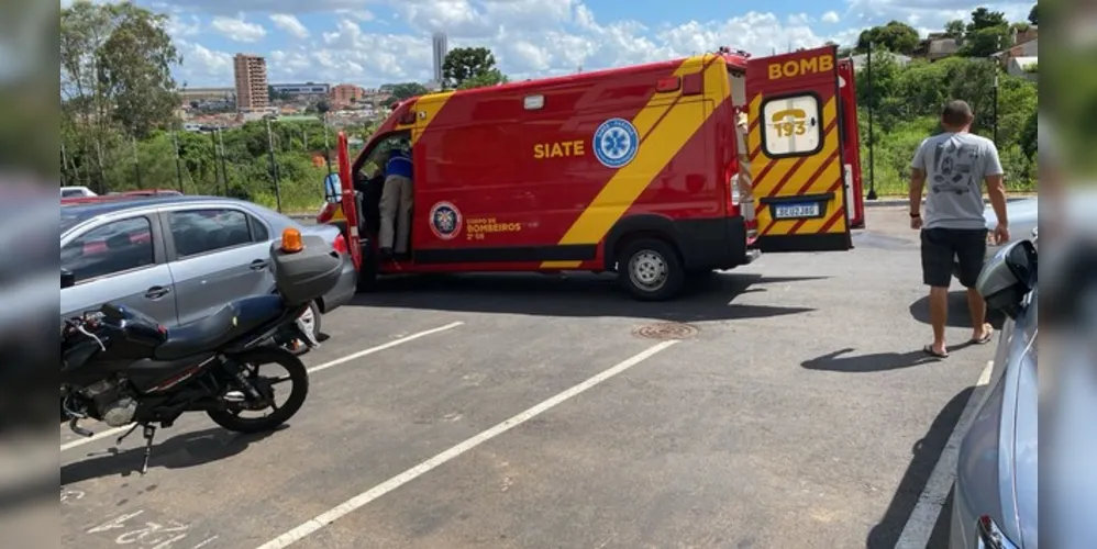 A equipe de resgate chegou no local e, após algumas manobras, conseguiram desengasgar a criança que recobriu a consciência.