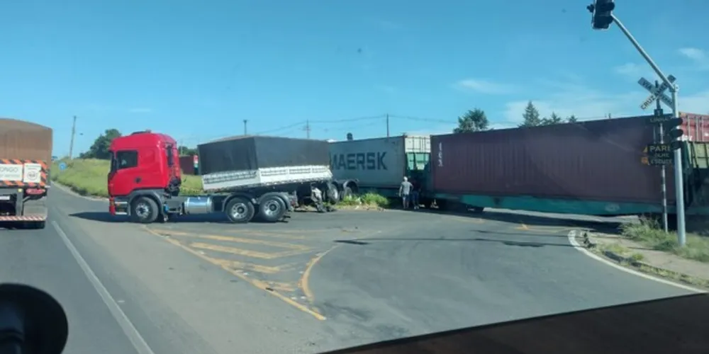 Acidente foi registrado por volta das 9 horas da manhã