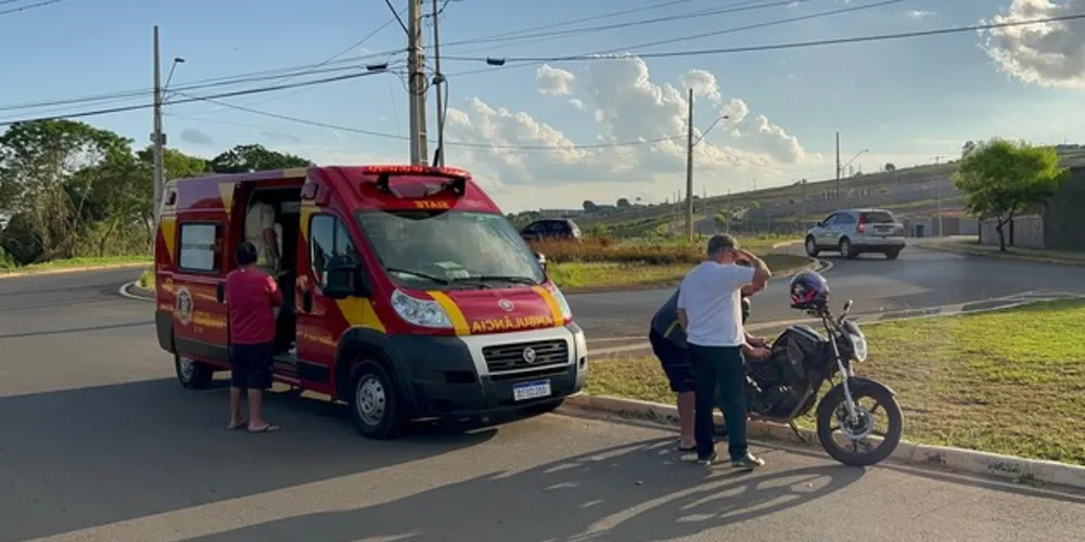 Mulher de 33 anos teve uma contusão no ombro direito e ferimentos nas pernas.