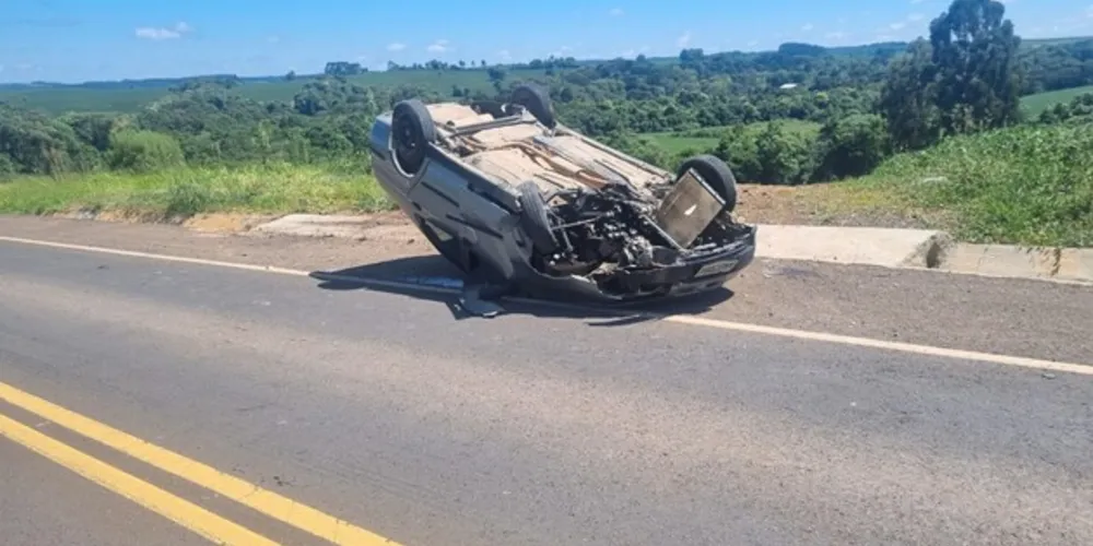Acidente aconteceu na manhã deste domingo
