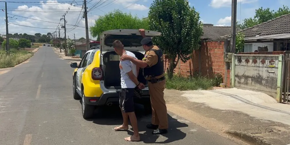 Ele foi levado para a 13ª Subdivisão Policial.