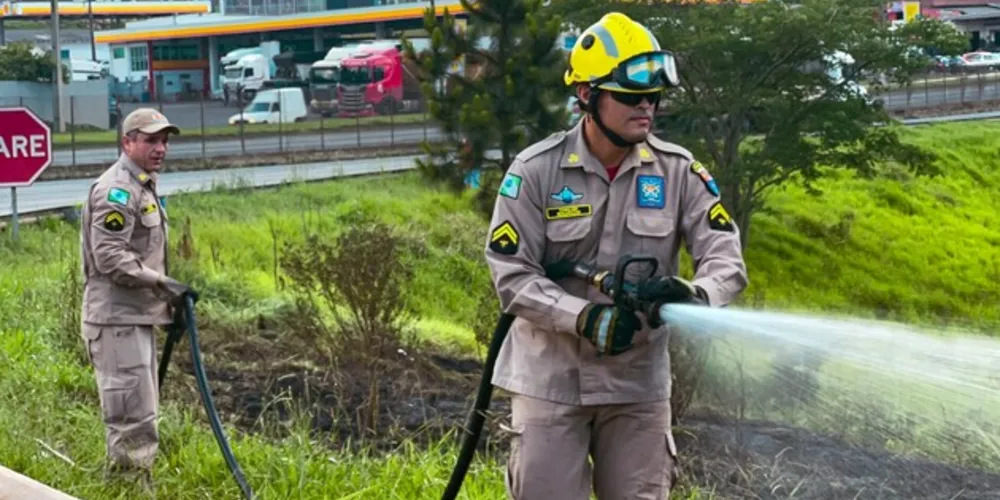 Os Bombeiros lembram que queimadas urbanas são proíbidas pela Legislação Municipal.