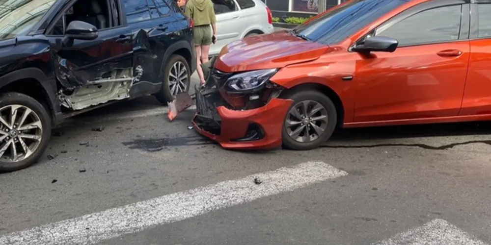 Acidente ocorreu no cruzamento das ruas Theodoro Rosas e Francisco Ribas.