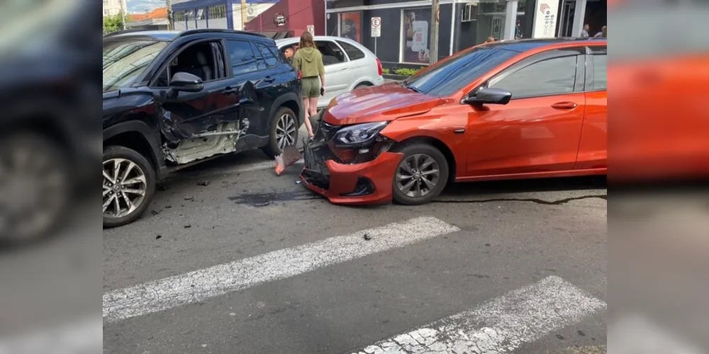 Acidente ocorreu no cruzamento das ruas Theodoro Rosas e Francisco Ribas.