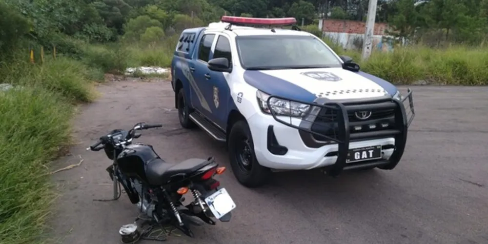 Ainda no local, a equipe solicitou o apoio do guincho da Polícia Militar (PM)