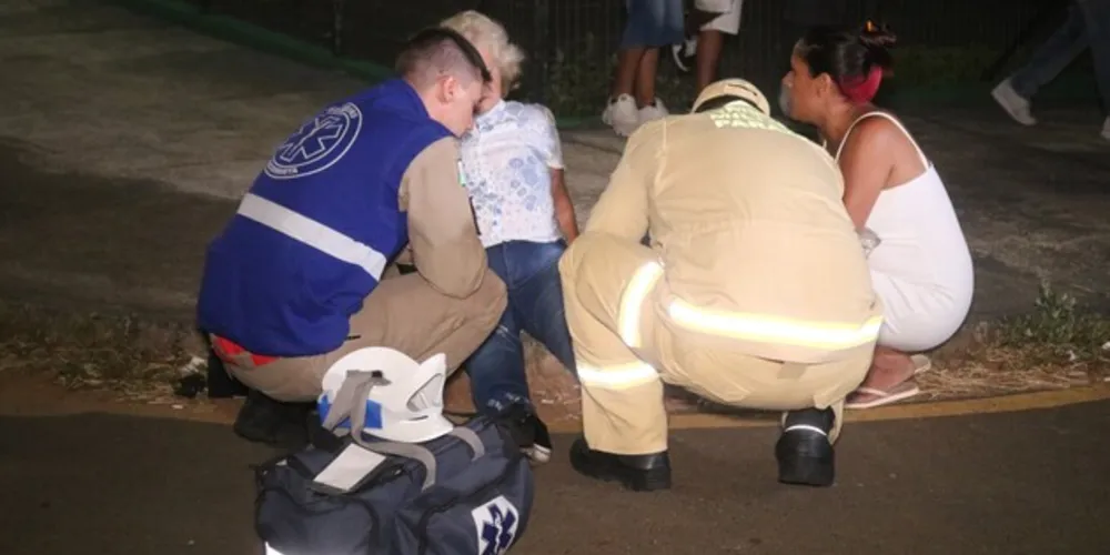 Mulher foi atingida em uma das pernas