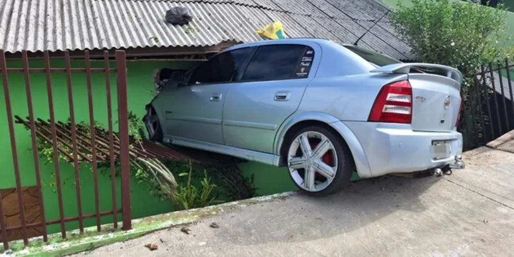 Acidente assustou moradores e vizinhos