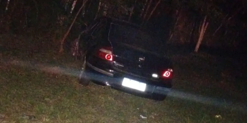 Segundo a Polícia, veículo Prisma ainda segue no local do acidente