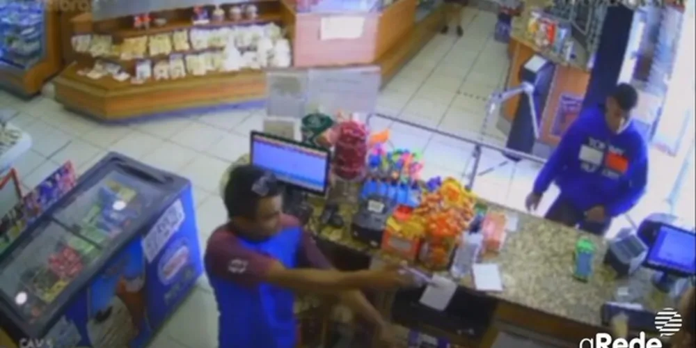 Imagem ilustrativa da imagem Panificadora é assaltada à mão armada no Centro de PG; veja vídeo