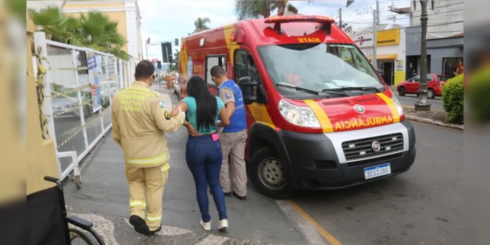 A mulher, que estava na garupa da moto, teve uma contusão na cervical e foi encaminhada para a para a UPA Santa Paula.