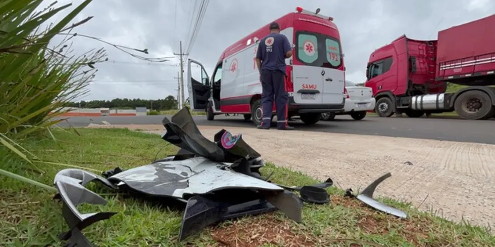 Quando a equipe do Portal aRede chegou no local, a vítima já havia sido encaminhada ao hospital e a motocicleta resgatada por parentes da motociclista.