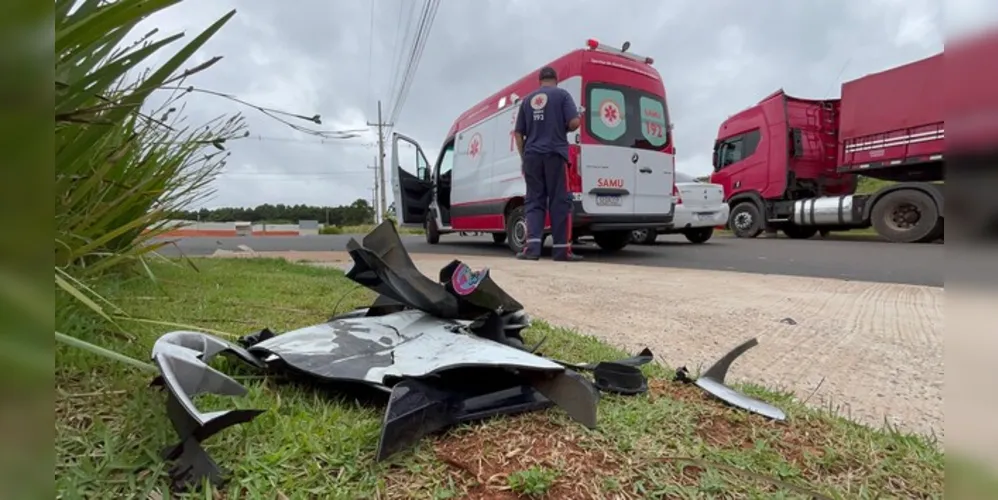 Quando a equipe do Portal aRede chegou no local, a vítima já havia sido encaminhada ao hospital e a motocicleta resgatada por parentes da motociclista.