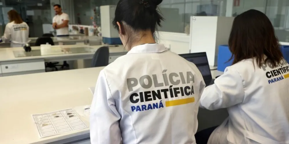 Entre as atribuições gerais do cargo estão operação de equipamentos e exames de corpo de delito