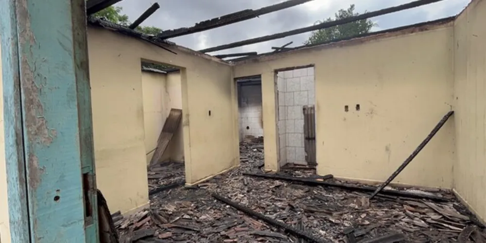 Residência abandonada fica no Parque Nossa Senhora das Graças.