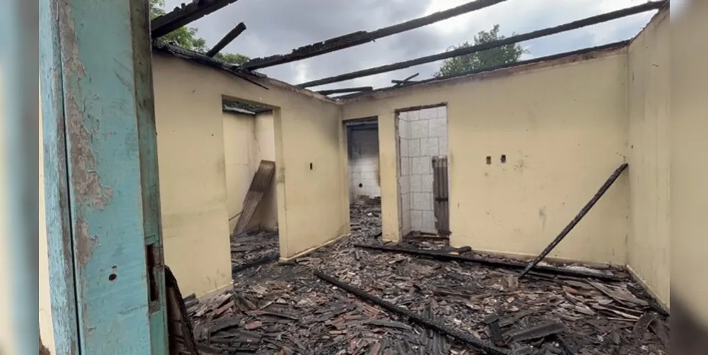 Residência abandonada fica no Parque Nossa Senhora das Graças.