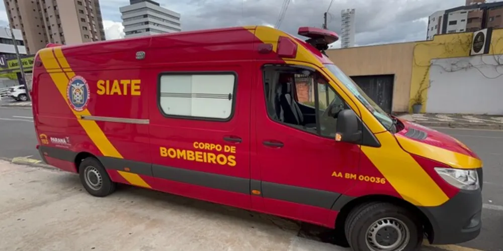 Agressor desferiu um soco e esfaqueou o braço esquerdo do rapaz.