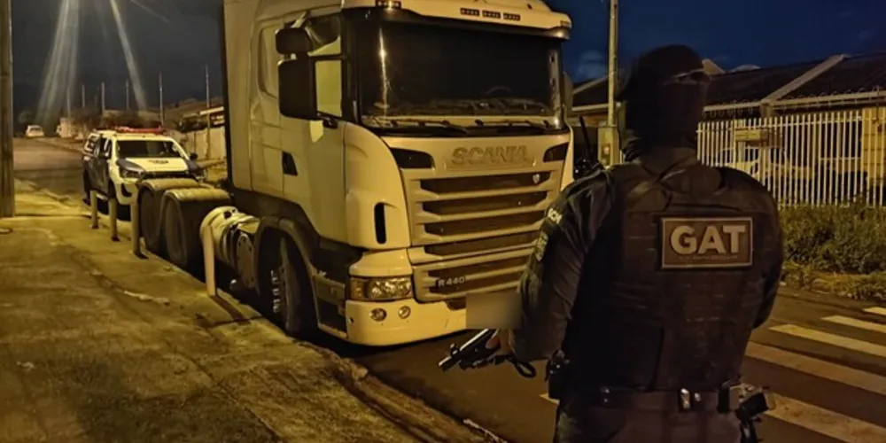 Após receber a ocorrência, a equipe se deslocou até a região e encontrou o veículo