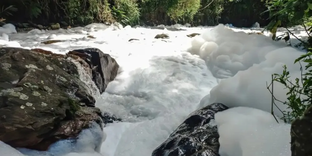 A prefeitura de Joinville decretou situação de emergência e interrompeu a captação de água da Estação de Tratamento de Cubatão