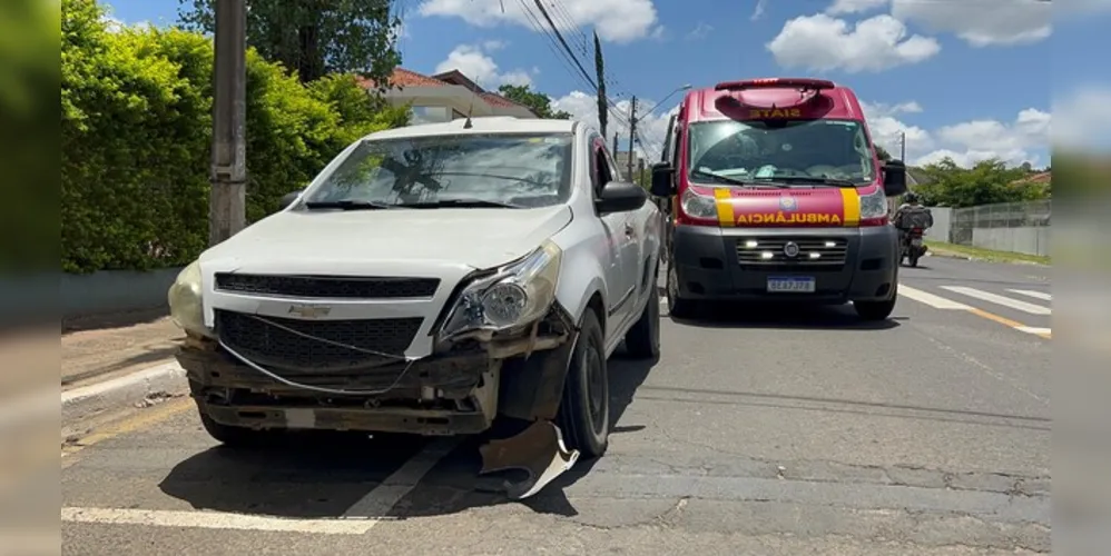 Acidente ocorreu no cruzamento das ruas Prefeito Albari Gruimarães e Professora Cláudia Ivone Carneiro.