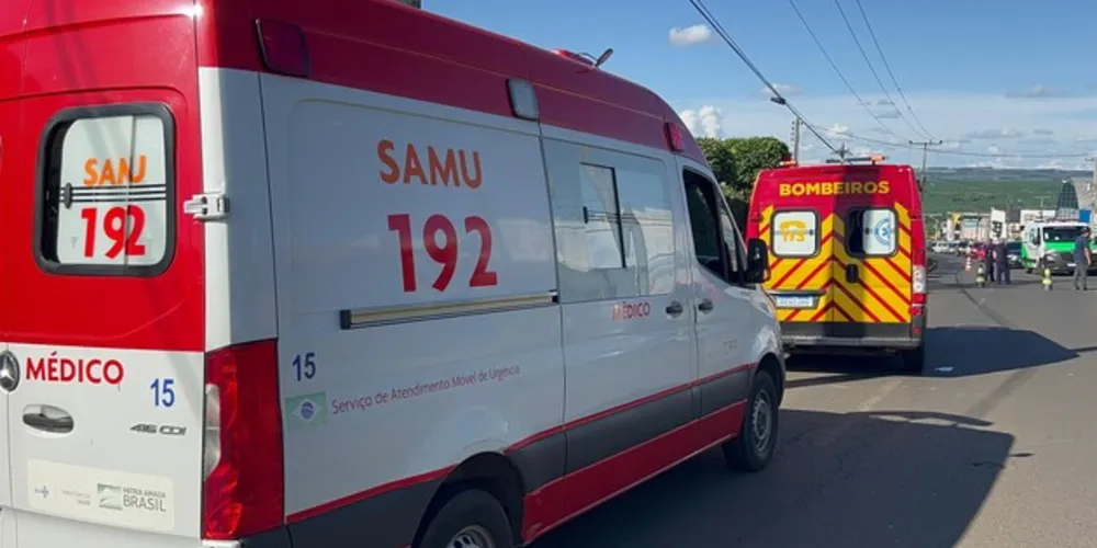 Motociclista seguia pela avenida sentido centro, quando foi surpreendido por duas mulheres que tentavam atravessar a via.
