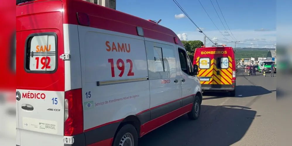 Motociclista seguia pela avenida sentido centro, quando foi surpreendido por duas mulheres que tentavam atravessar a via.