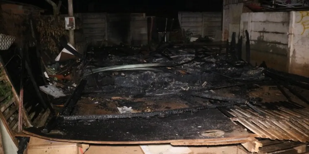 Casa foi completamente destruída