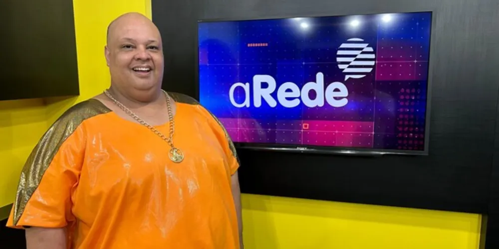 Anderson Pedroso é presidente da Escola de Samba 'Império do Samba Cidade de Olarias' e Rei Momo do Carnaval de 2023.