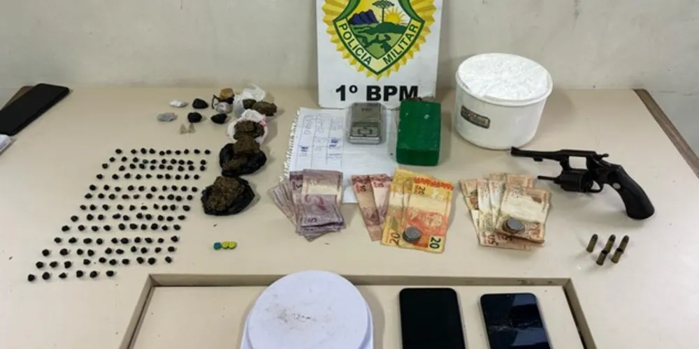 Diferentes tipos de drogas foram apreendidos