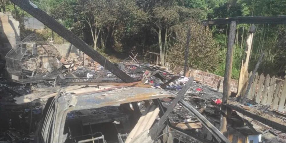 O filho mais velho foi o único que conseguiu sair do acidente com o celular