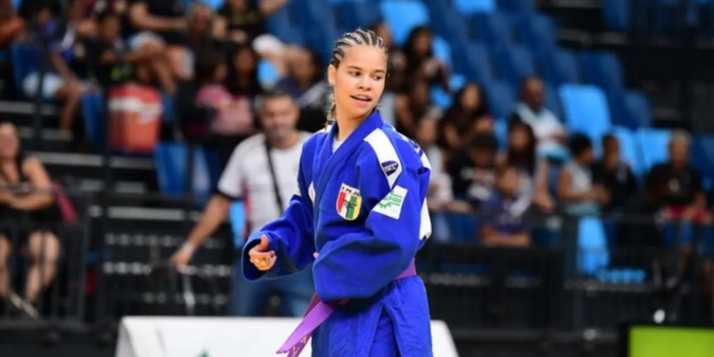 No Judô, Laura já soma conquistas: cinco títulos de campeã paranaense e uma vez campeã sul-brasileira