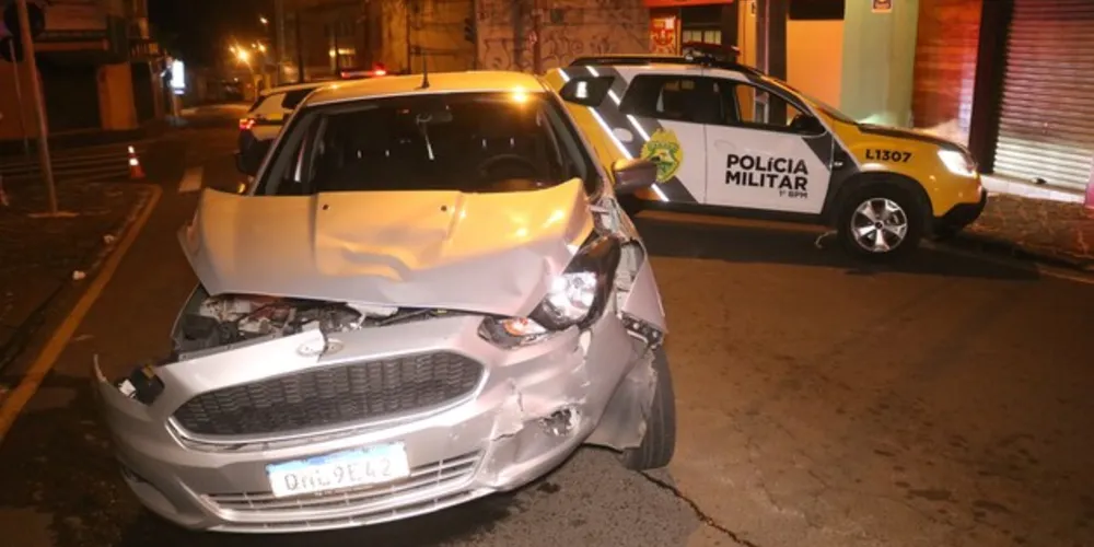 Condutor do Ford Ka não avistou o veículo Fiat Argo que seguia sentido centro pela Rua do Rosário.