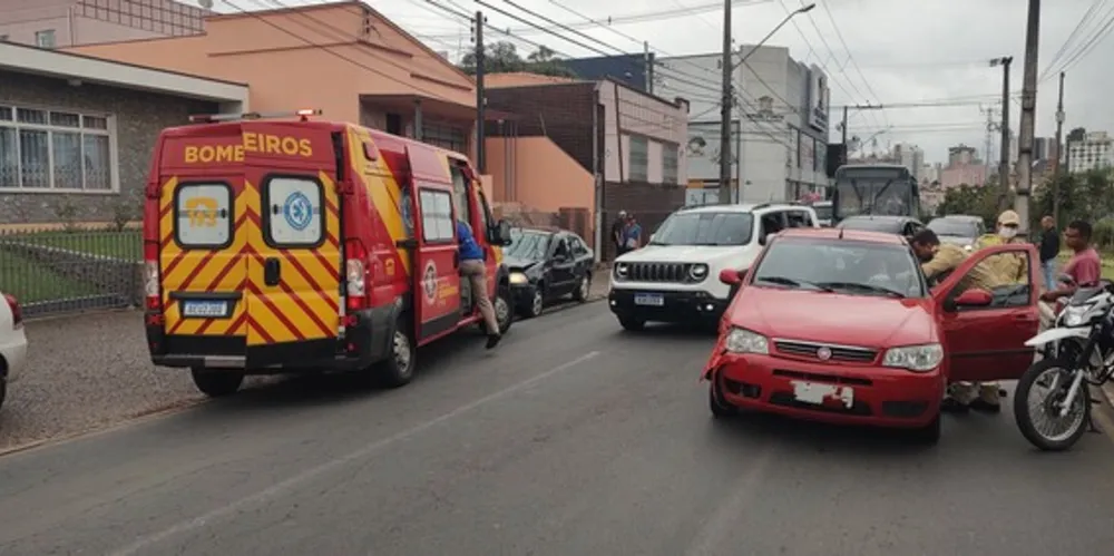 A criança teve um ferimento no pé, foi atendida pela equipe do Siate e encaminhada para a UPA Santa Paula.