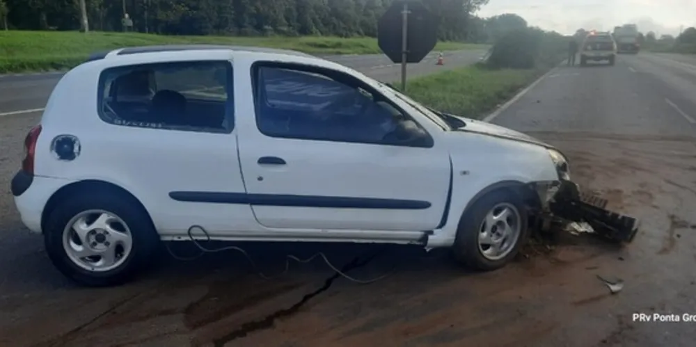 Renault Clio (foto) acabou apreendido por pendências administrativas