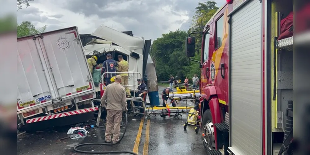 O Corpo de Bombeiros fez o atendimento das vítimas