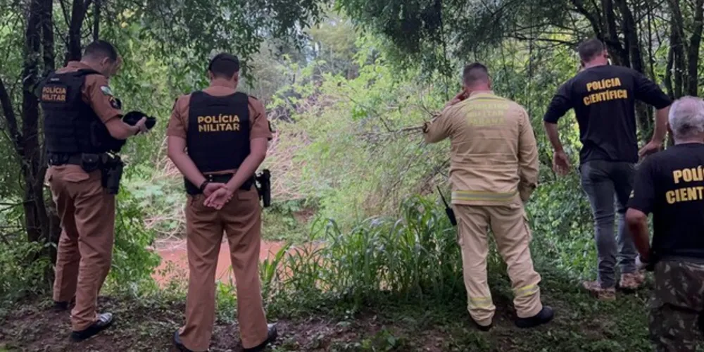 O corpo acabou sendo levado pela correnteza da árvore