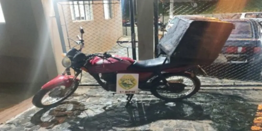 Honda CG 150 (foto) que foi roubada acabou recuperada pelos policiais