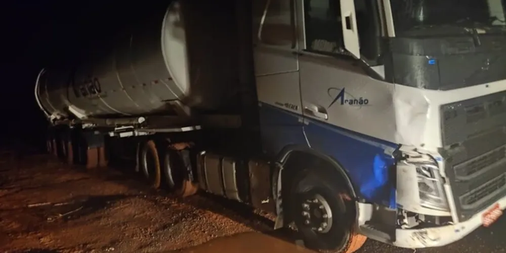 O motorista do carro, de 28 anos, sofreu ferimentos e precisou ser encaminhado a um hospital