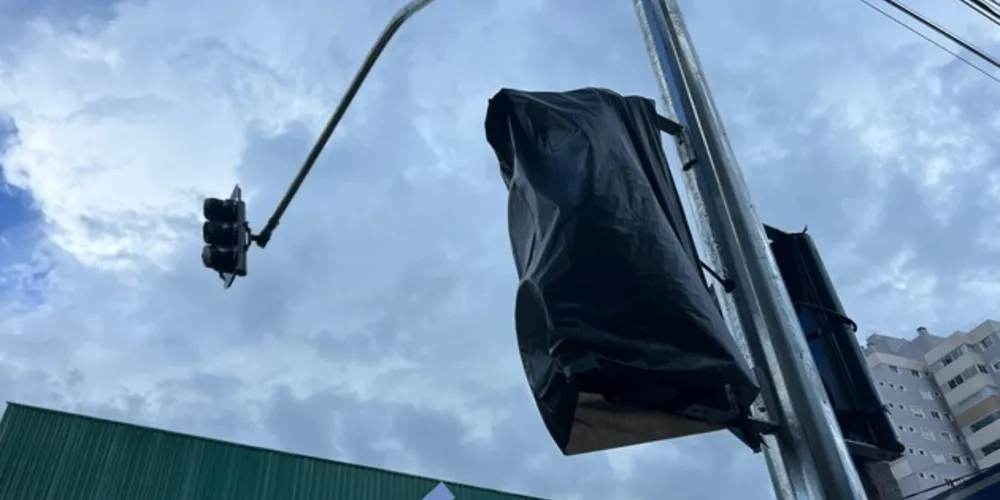 A previsão é de que o funcionamento do semáforo localizado no cruzamento da avenida Visconde de Mauá e da rua Saint Hilaire seja iniciado nesta sexta-feira (01)