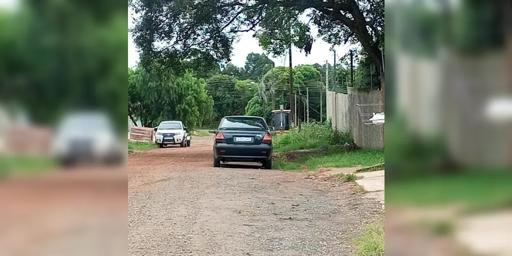 Veículo está estacionado na rua José Ribeiro de Matos, no Jardim Paraíso.