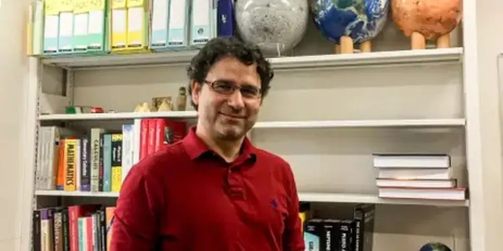 Patryk Sofia Lykawka é professor da Universidade Kindai, no Japão.