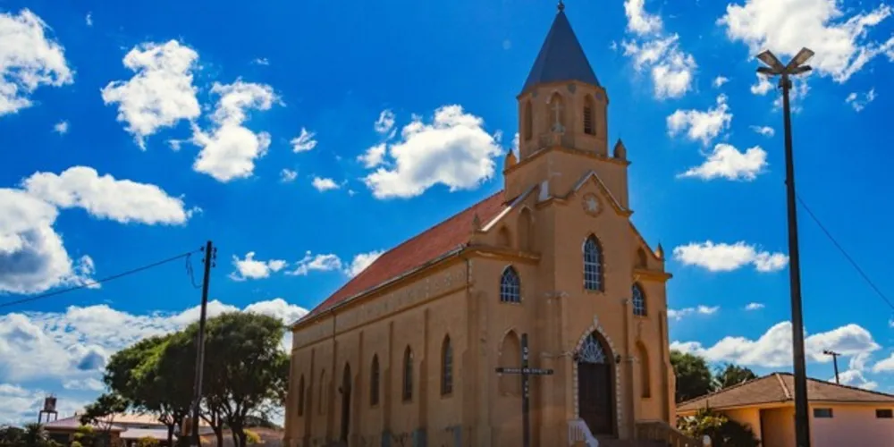 O templo religioso, além de ser um importante local de devoção, também se destaca por sua arquitetura encantadora