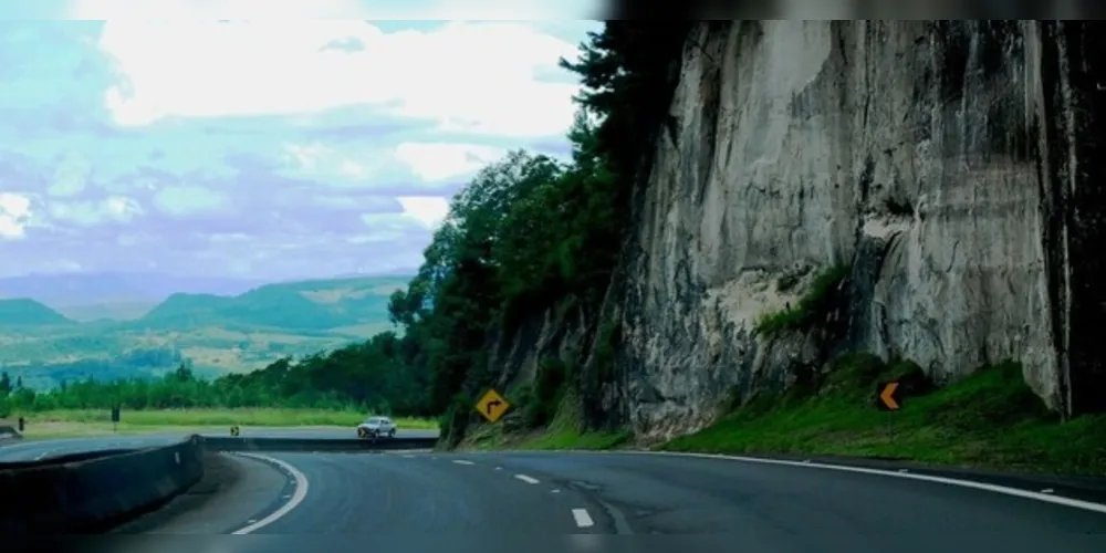 Pista da BR-376 é liberada