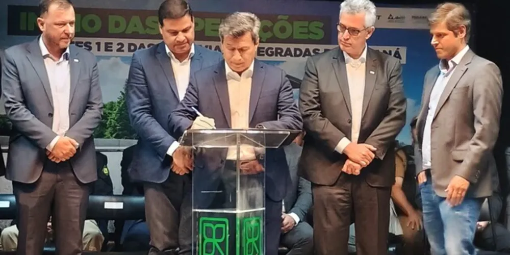 A solenidade aconteceu na sede do Departamento de Estradas e Rodagem do Paraná (DER-PR)