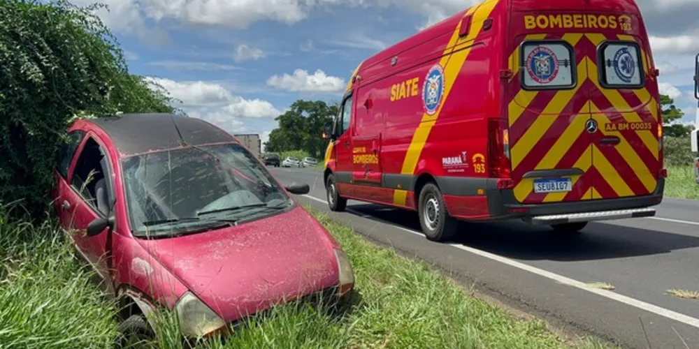 A vítima teve apenas ferimentos leves e foi encaminhada para o Hospital Santa Casa pela equipe do Siate.